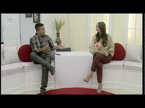 Kaltrina Selimi Ft Yllka Kuqi - Me Fejsbuk po Luft